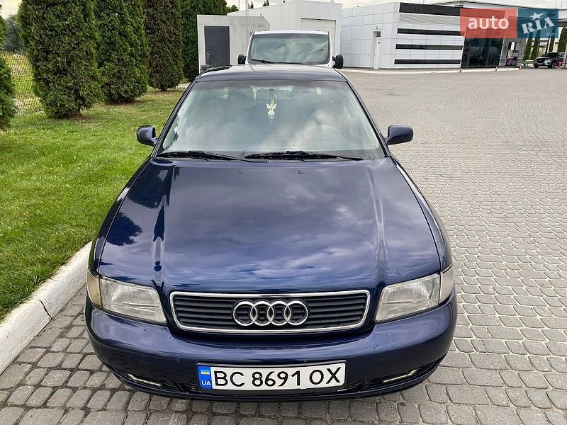 Седан Audi A4 1996 в Львове