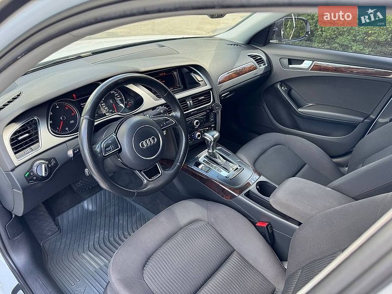 Седан Audi A4 2012 в Киеве