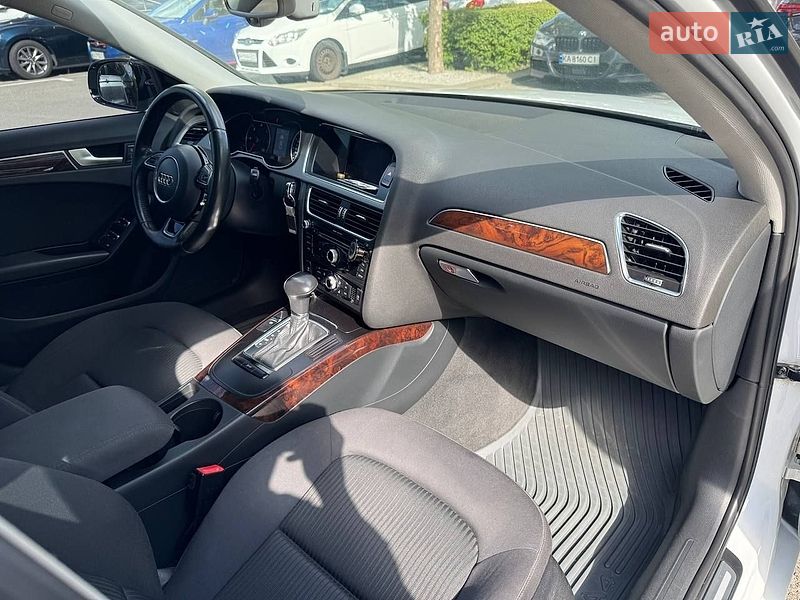 Седан Audi A4 2012 в Киеве