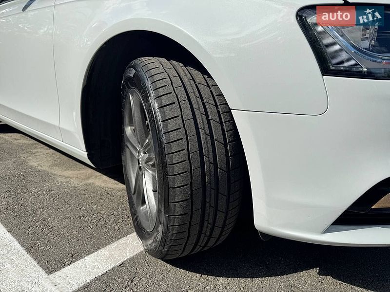 Седан Audi A4 2012 в Киеве