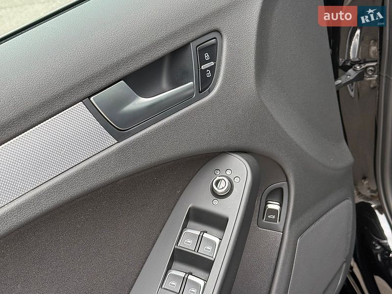 Седан Audi A4 2012 в Києві