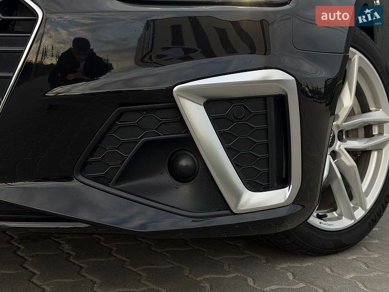 Седан Audi A4 2022 в Львове