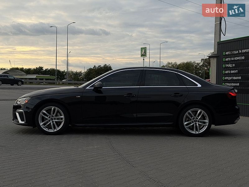 Седан Audi A4 2022 в Львове