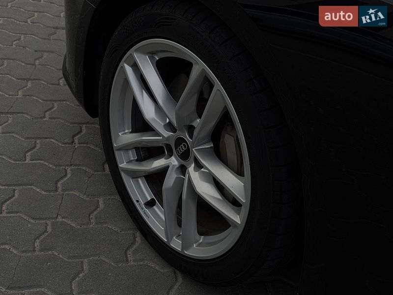 Седан Audi A4 2022 в Львове
