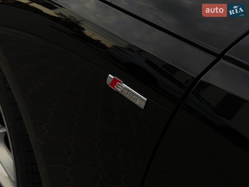Седан Audi A4 2022 в Львове