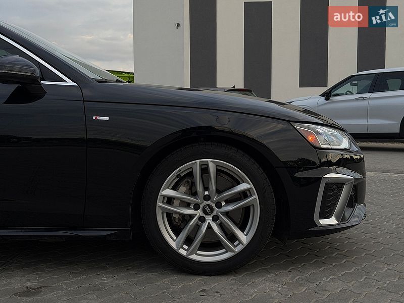 Седан Audi A4 2022 в Львове