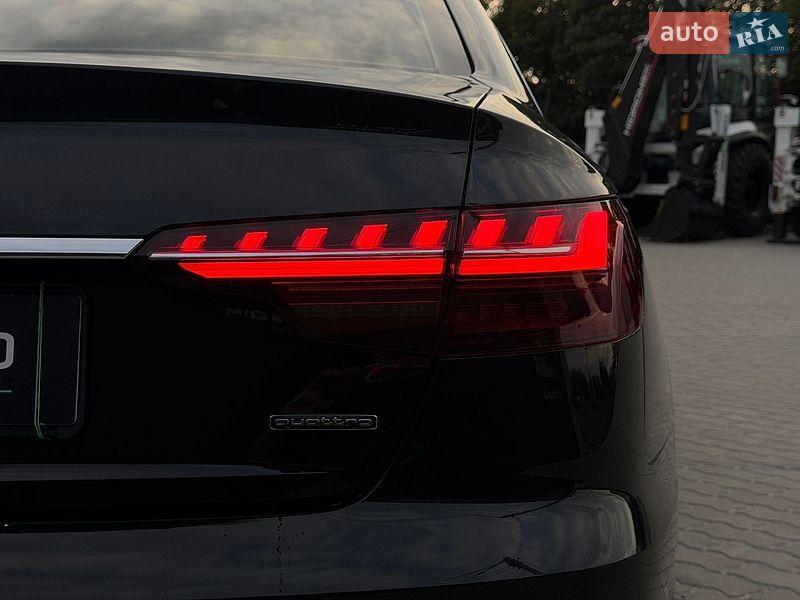 Седан Audi A4 2022 в Львове