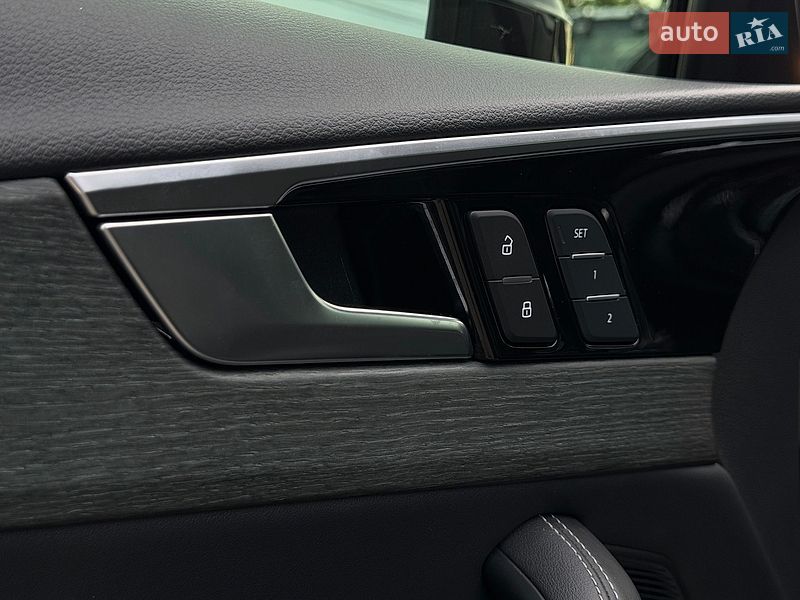 Седан Audi A4 2022 в Львове