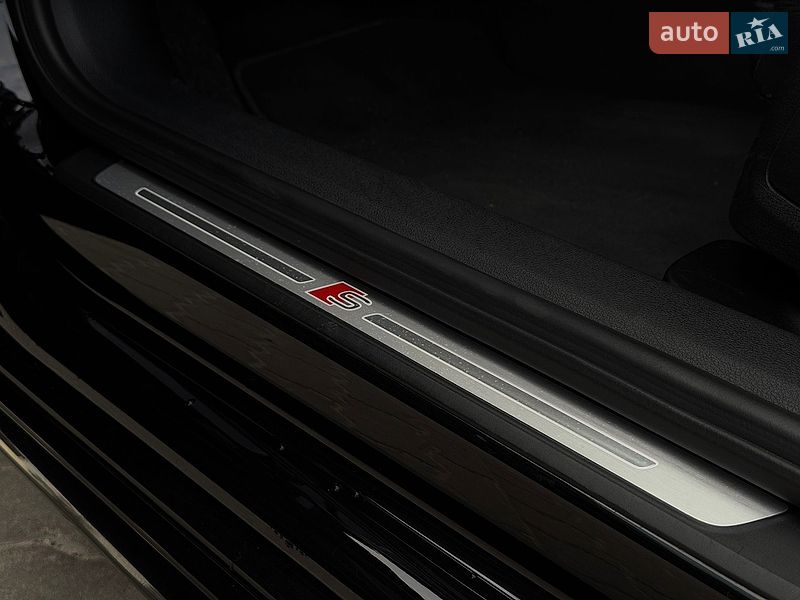 Седан Audi A4 2022 в Львове