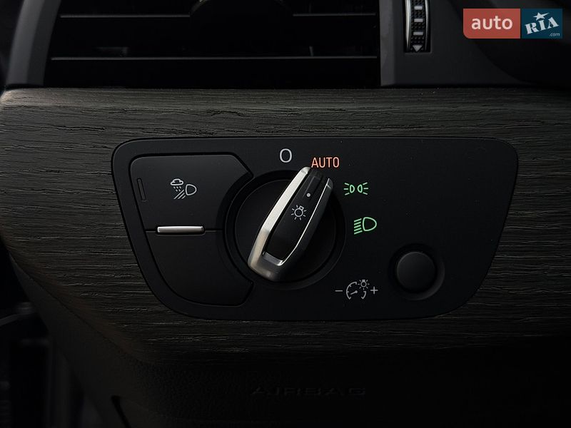 Седан Audi A4 2022 в Львове