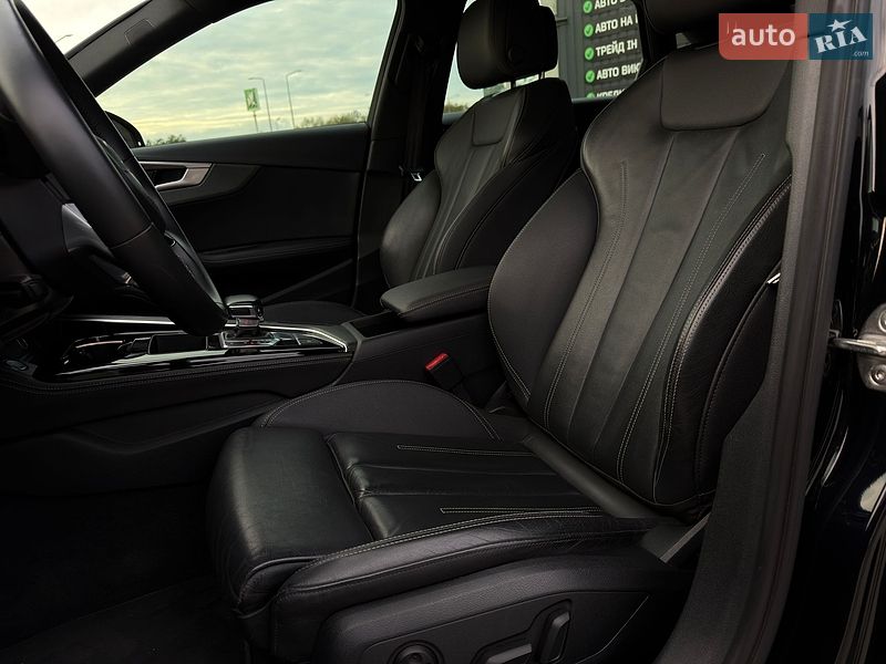 Седан Audi A4 2022 в Львове