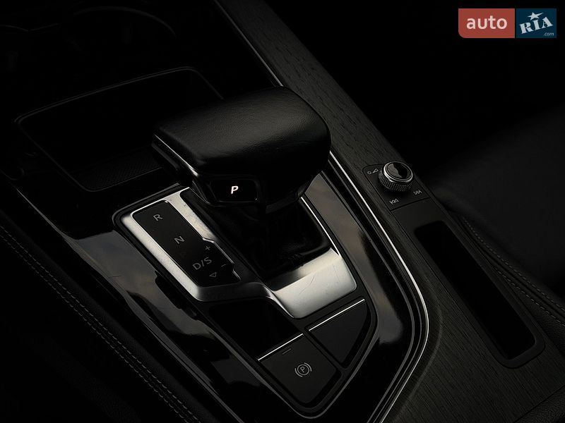 Седан Audi A4 2022 в Львове