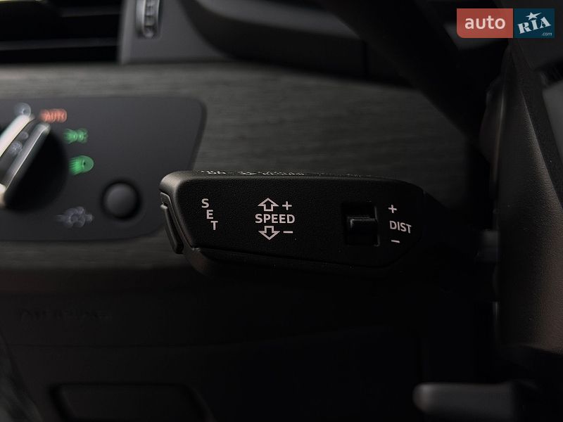 Седан Audi A4 2022 в Львове