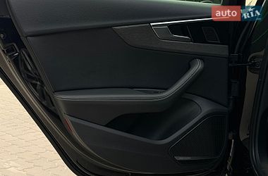 Седан Audi A4 2022 в Львове
