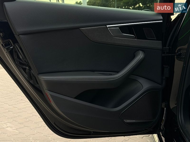 Седан Audi A4 2022 в Львове