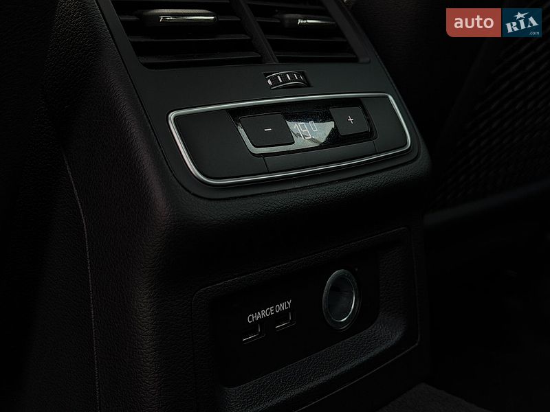 Седан Audi A4 2022 в Львове