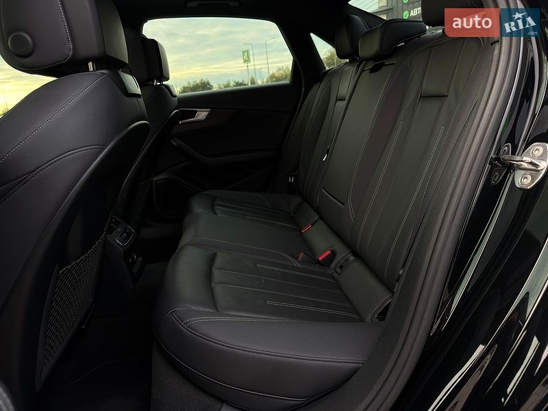 Седан Audi A4 2022 в Львове