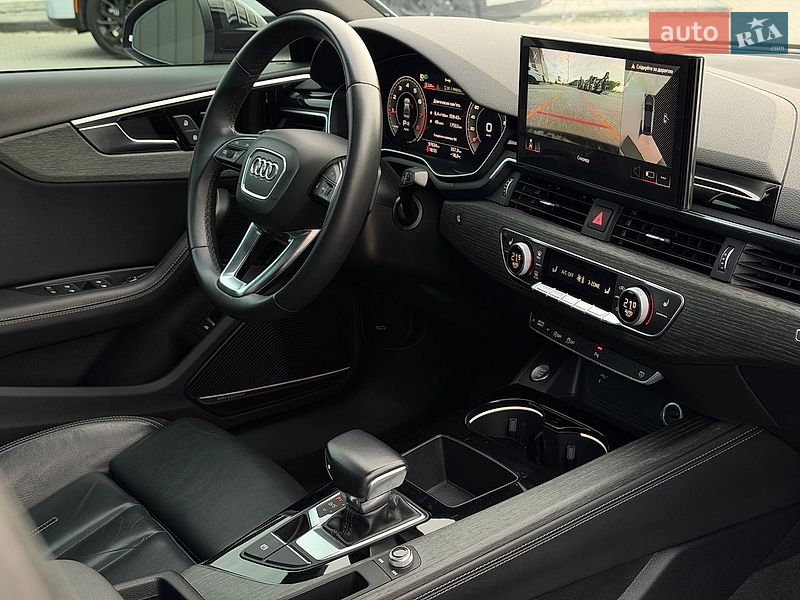 Седан Audi A4 2022 в Львове