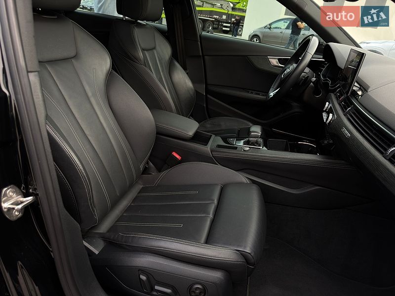 Седан Audi A4 2022 в Львове