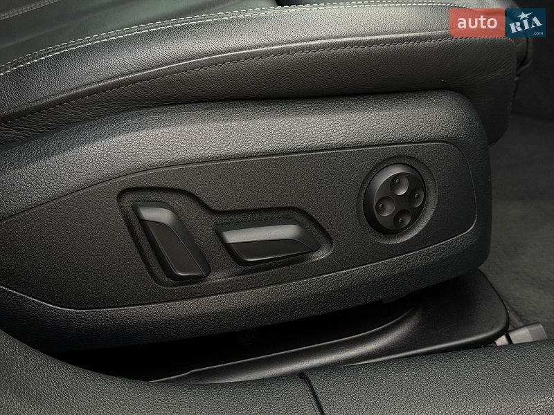 Седан Audi A4 2022 в Львове
