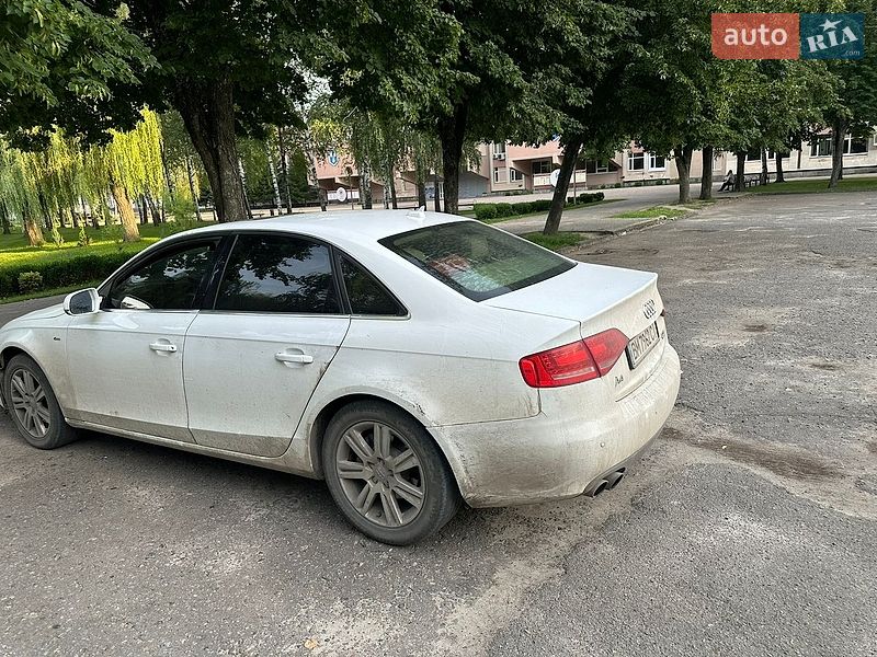 Седан Audi A4 2012 в Сумах