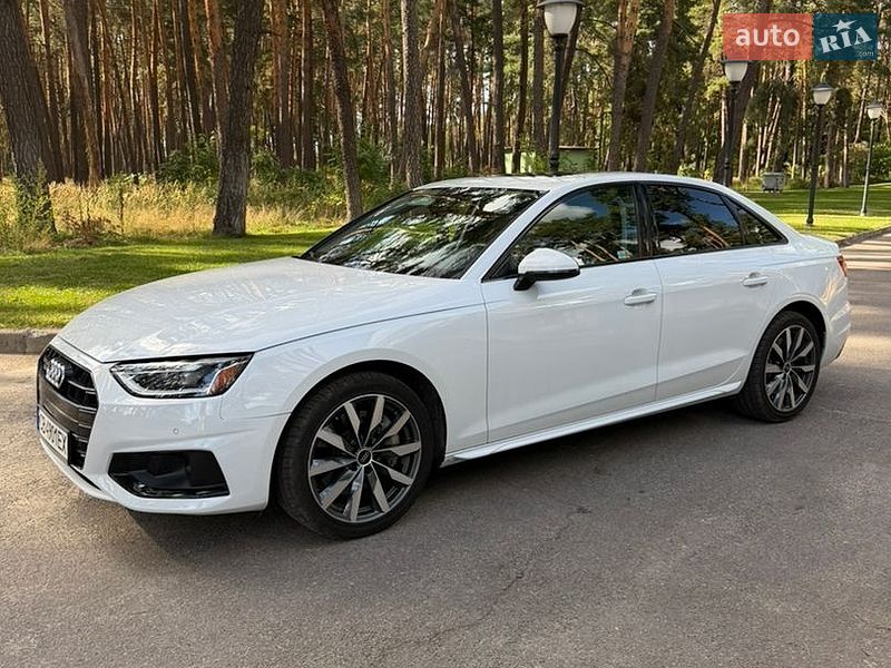 Седан Audi A4 2023 в Чернигове