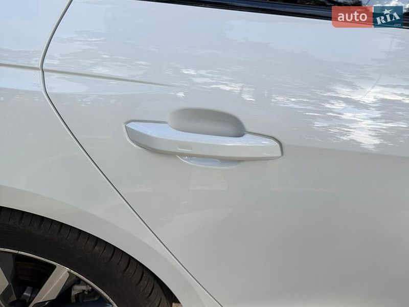 Седан Audi A4 2023 в Чернигове