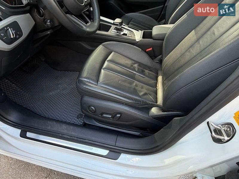 Седан Audi A4 2023 в Чернигове