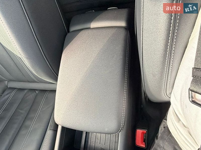 Седан Audi A4 2023 в Чернигове