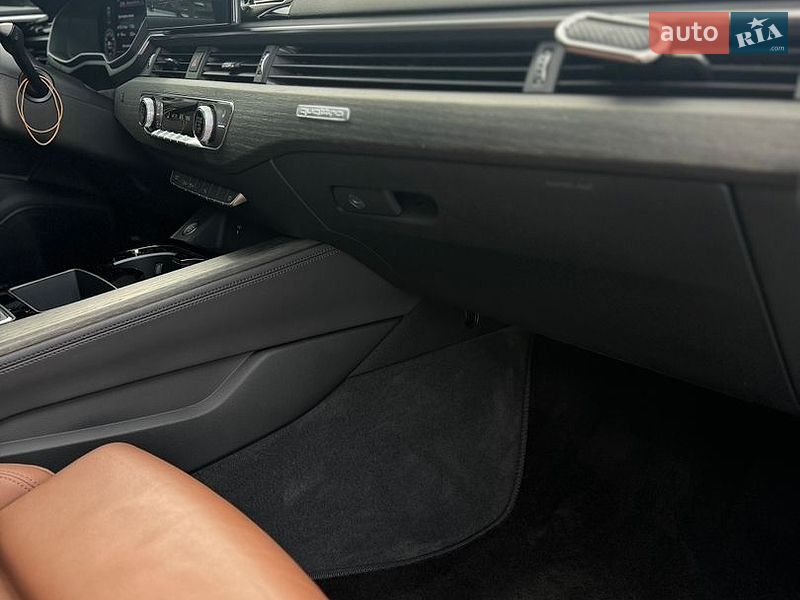 Седан Audi A4 2021 в Києві