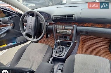 Седан Audi A4 1996 в Львові