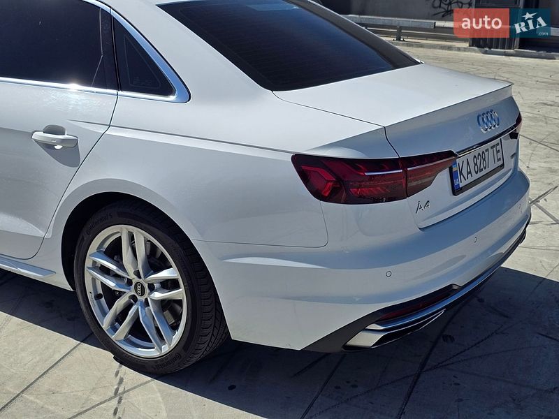 Седан Audi A4 2022 в Киеве