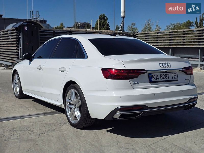 Седан Audi A4 2022 в Киеве