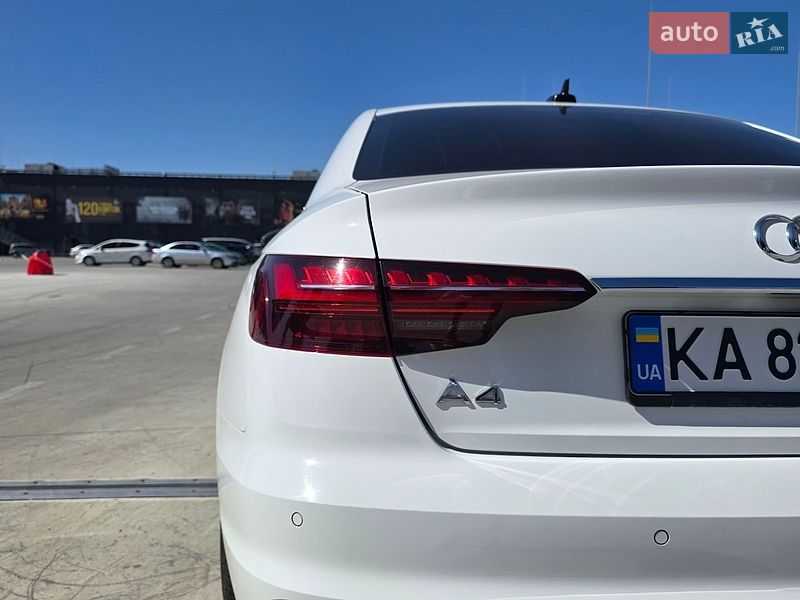 Седан Audi A4 2022 в Киеве