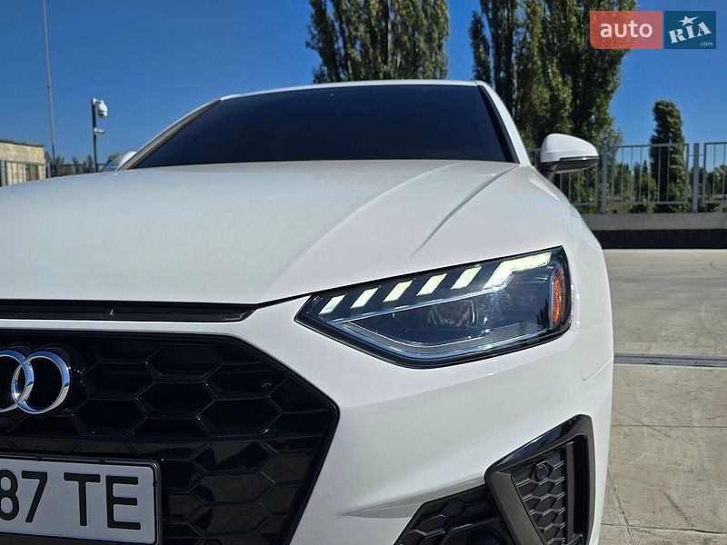 Седан Audi A4 2022 в Киеве