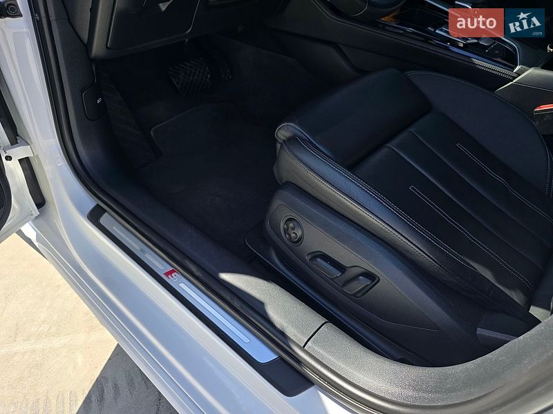 Седан Audi A4 2022 в Киеве