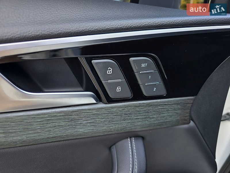 Седан Audi A4 2022 в Киеве