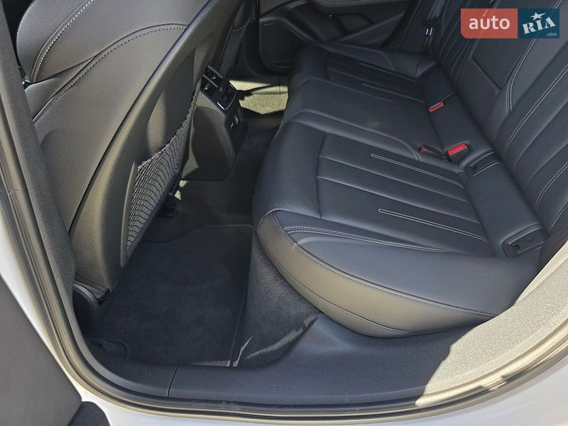 Седан Audi A4 2022 в Киеве
