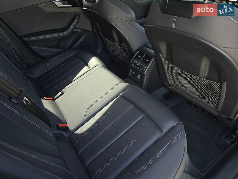Седан Audi A4 2022 в Киеве