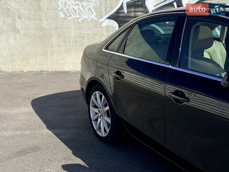 Седан Audi A4 2012 в Львові