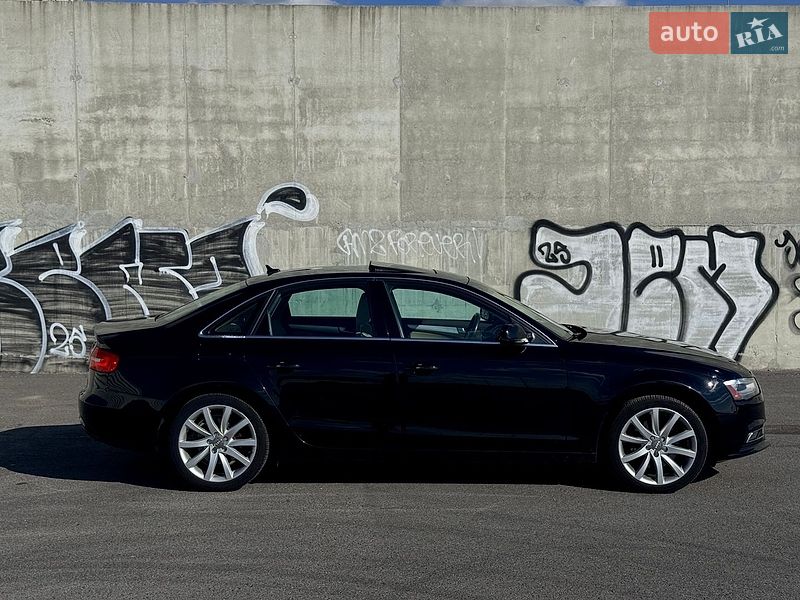 Седан Audi A4 2012 в Львові