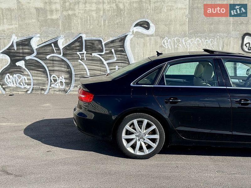 Седан Audi A4 2012 в Львові