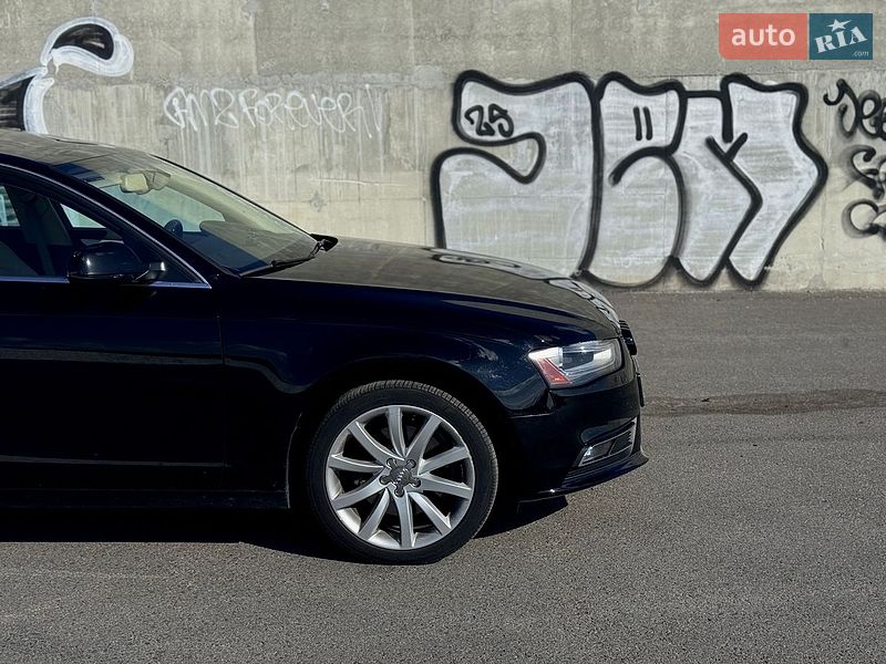 Седан Audi A4 2012 в Львові