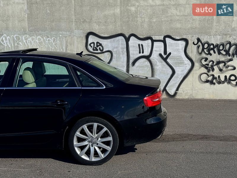 Седан Audi A4 2012 в Львові