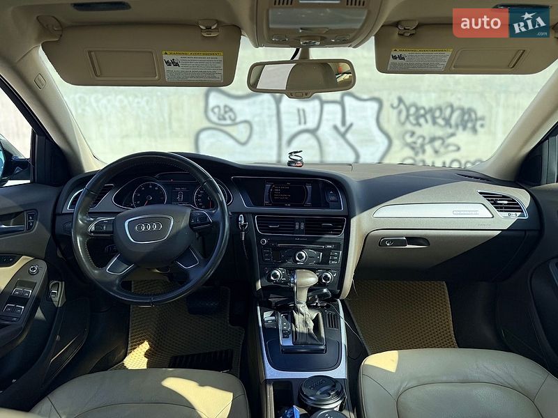Седан Audi A4 2012 в Львові