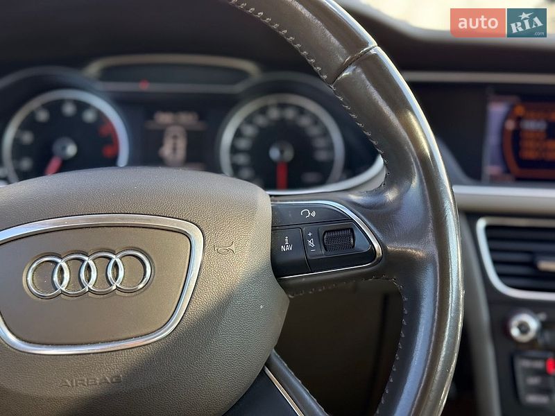 Седан Audi A4 2012 в Львові