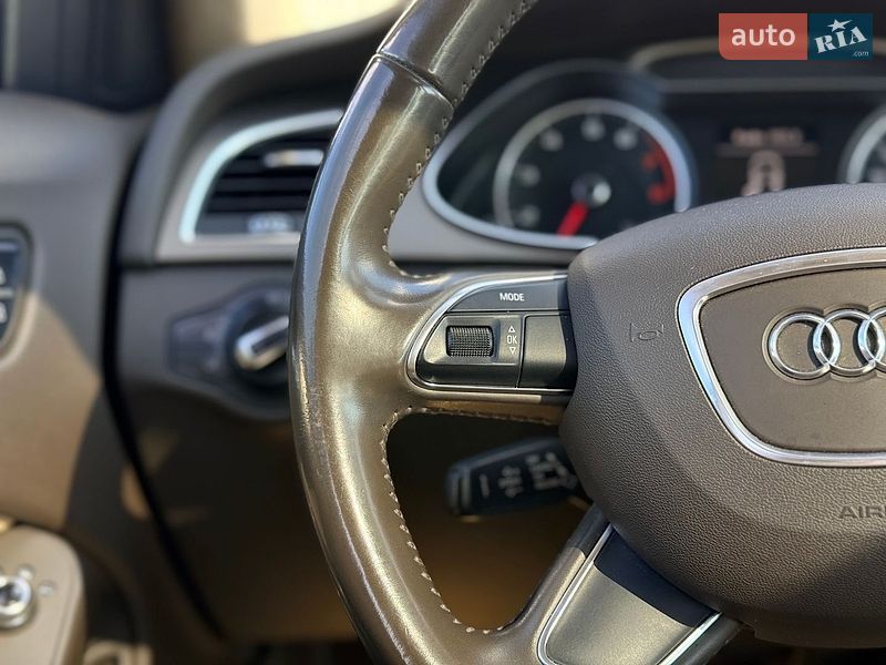 Седан Audi A4 2012 в Львові