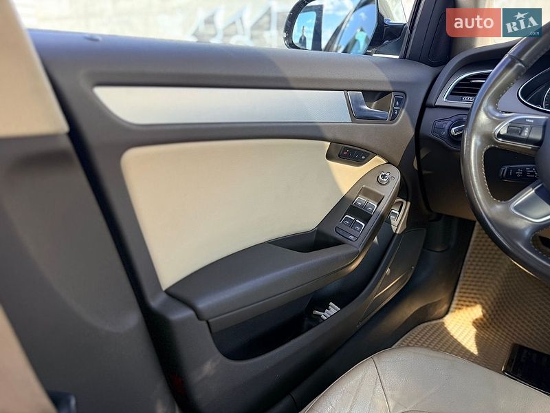 Седан Audi A4 2012 в Львові