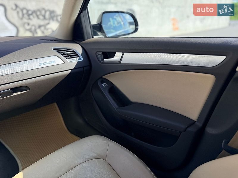 Седан Audi A4 2012 в Львові