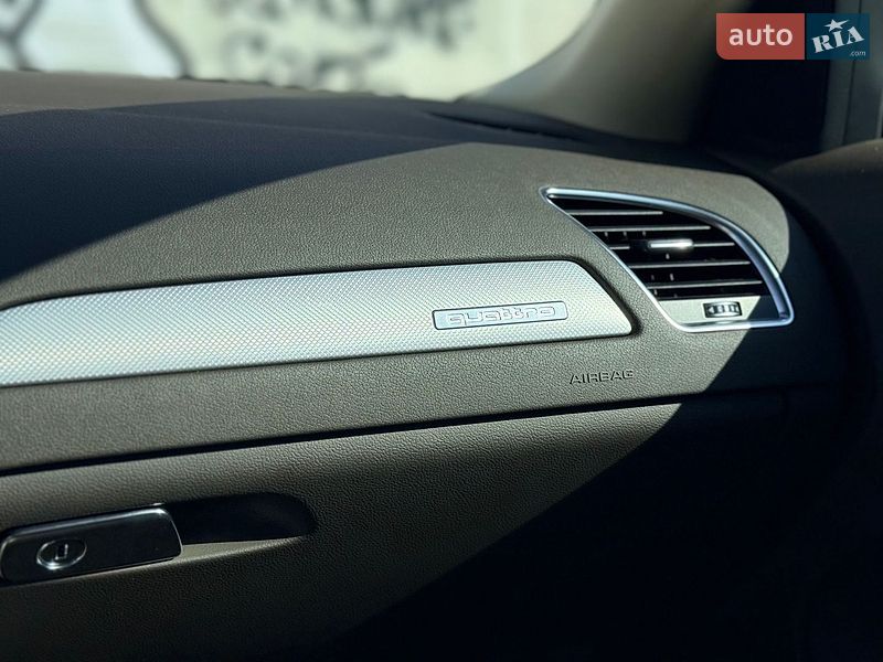 Седан Audi A4 2012 в Львові